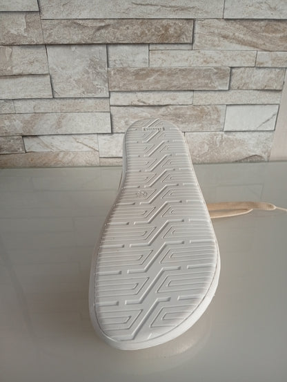 Baskets True Feel Planinium